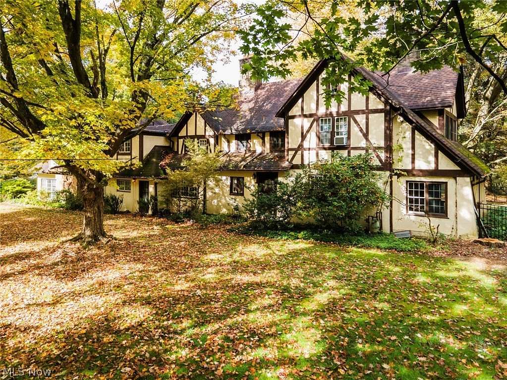 3.69 Acres of Land with Home for Sale in Hubbard, Ohio
