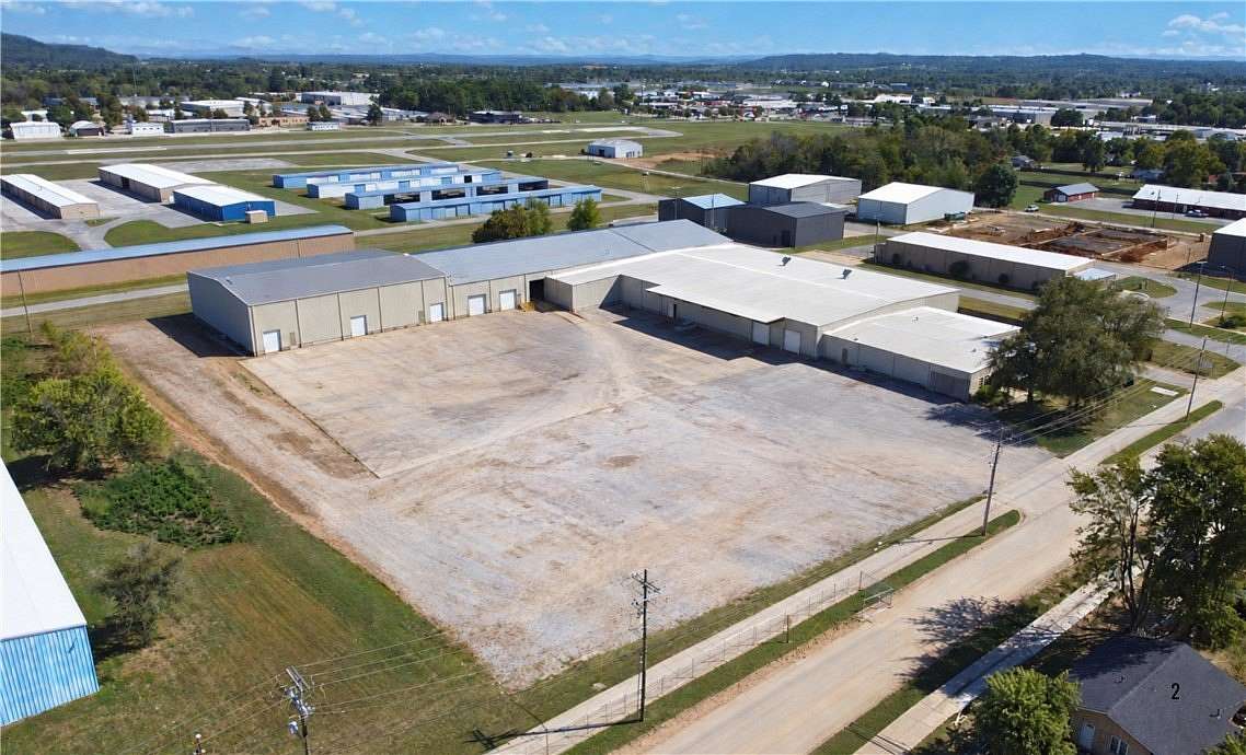 5.49 Acres of Improved Commercial Land for Lease in Springdale, Arkansas