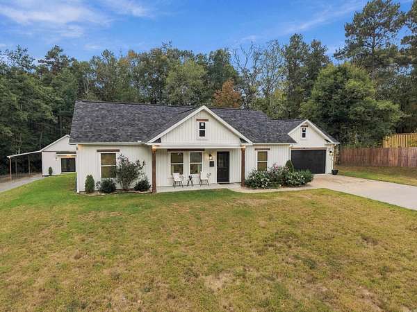 1.65 Acres of Land with Home for Sale in Bauxite, Arkansas