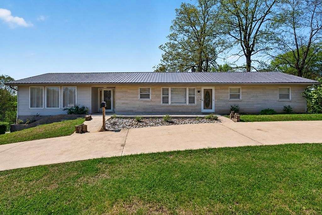 5 Acres of Land with Home for Sale in Sparta, Tennessee
