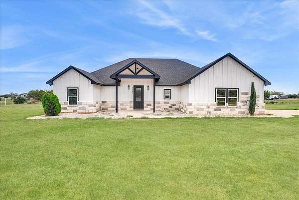 2.5 Acres of Land with Home for Sale in Granbury, Texas