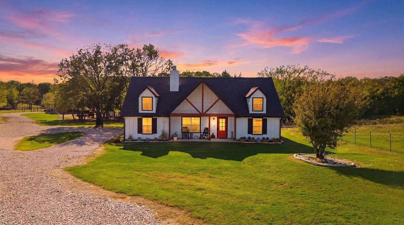 4.75 Acres of Land with Home for Sale in Whitesboro, Texas