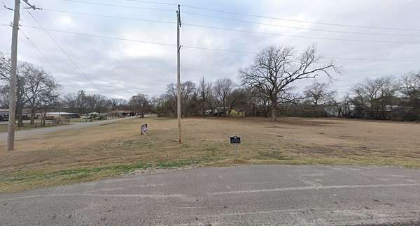 0.94 Acres of Residential Land for Sale in Whitewright, Texas