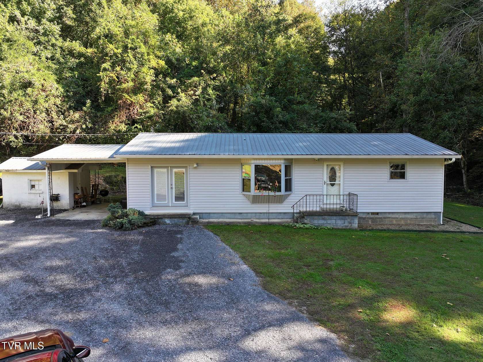 7 Acres of Land with Home for Sale in Midway, Tennessee