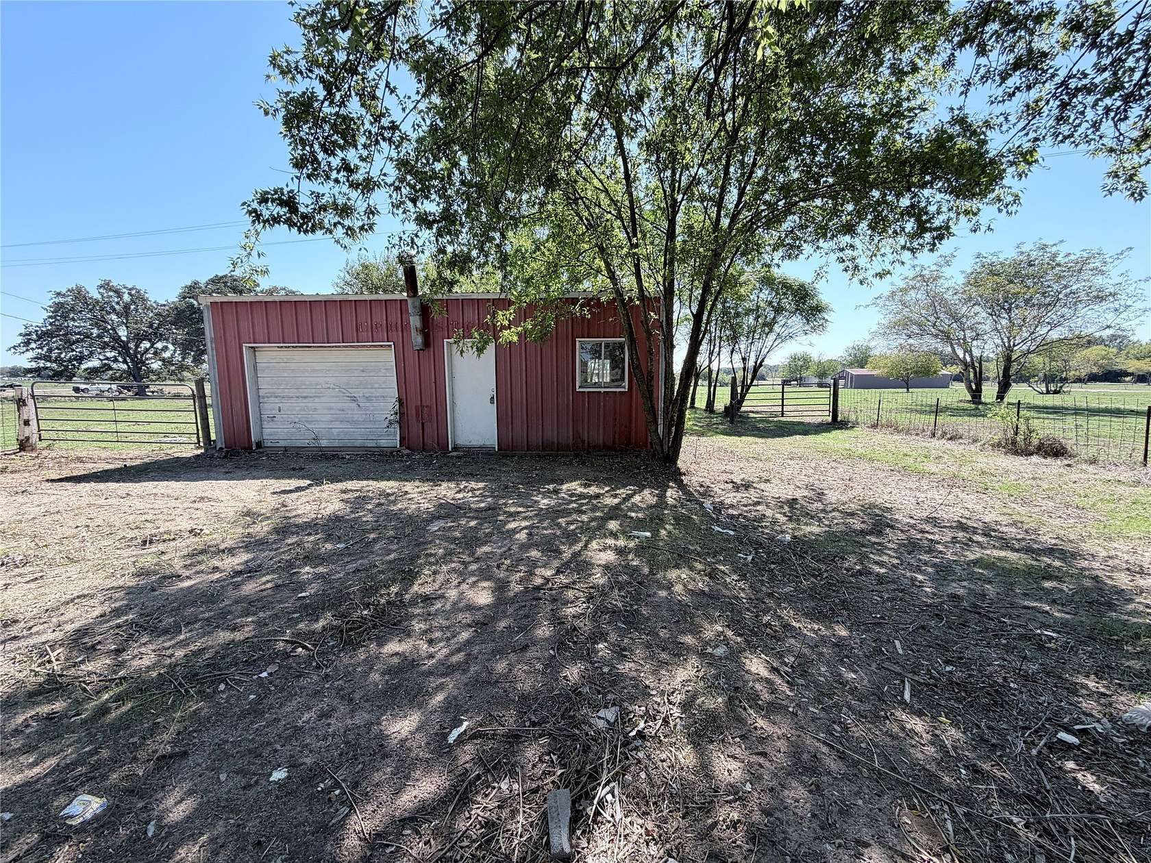 5 Acres of Mixed-Use Land for Sale in Kemp, Texas