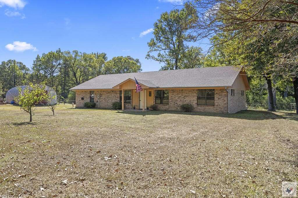 7 Acres of Land with Home for Sale in Texarkana, Texas