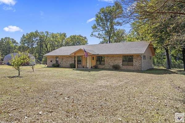 7 Acres of Land with Home for Sale in Texarkana, Texas