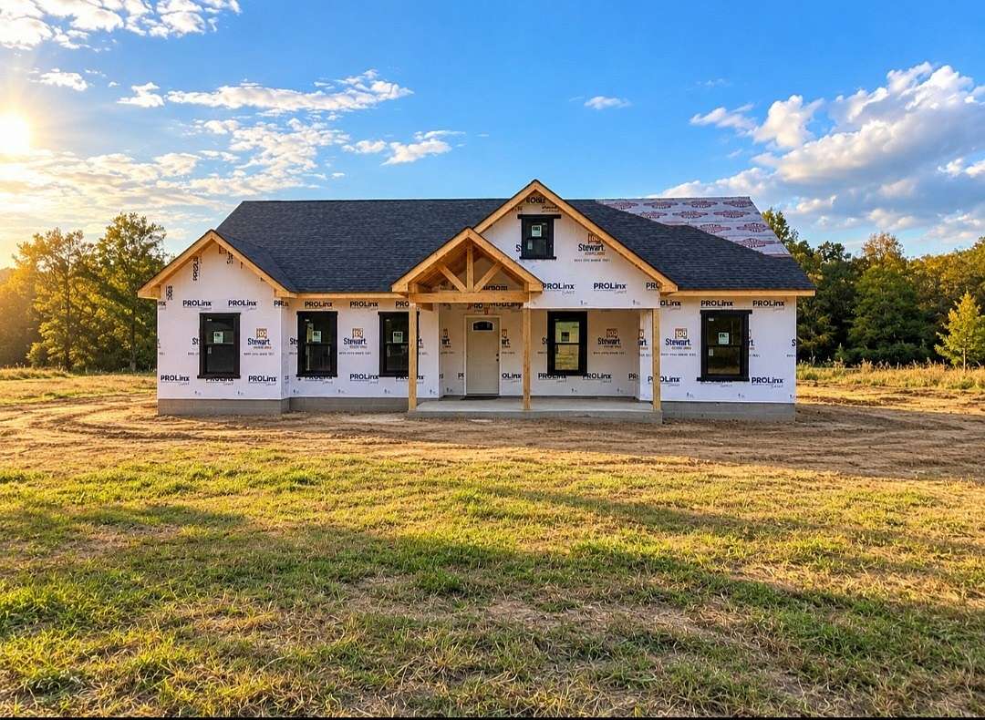 1.5 Acres of Land with Home for Sale in Dickson, Tennessee