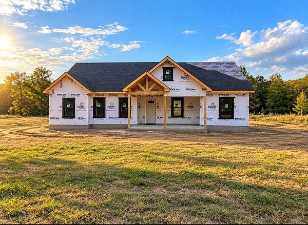 1.5 Acres of Land with Home for Sale in Dickson, Tennessee