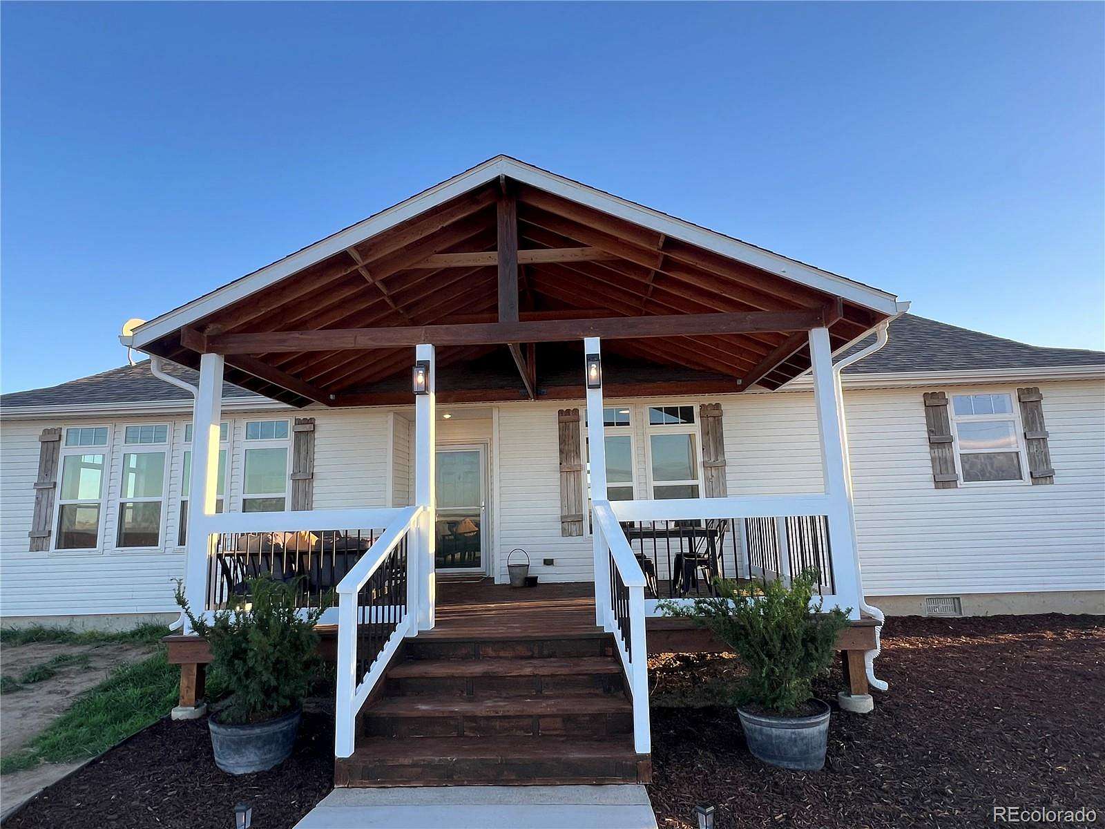 4.1 Acres of Land with Home for Sale in Keenesburg, Colorado