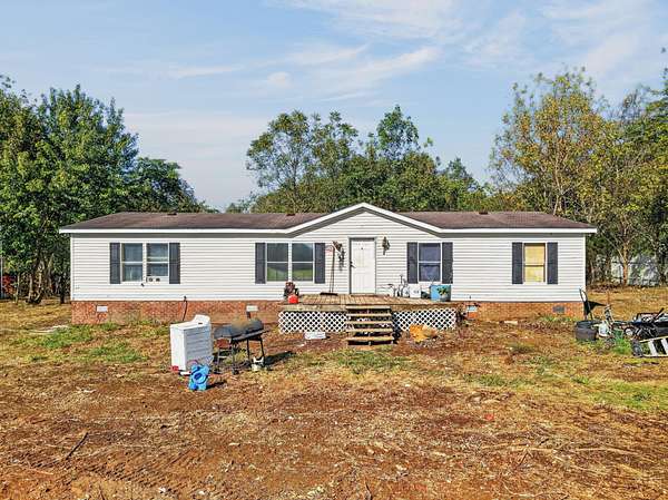 3.59 Acres of Improved Mixed-Use Land for Auction in Gainesboro, Tennessee