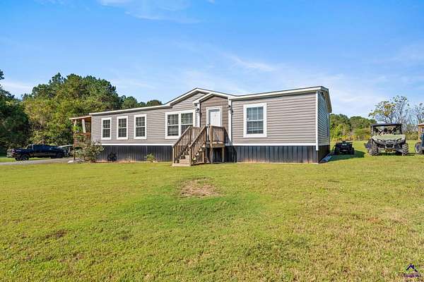 10 Acres of Land with Home for Sale in Hawkinsville, Georgia