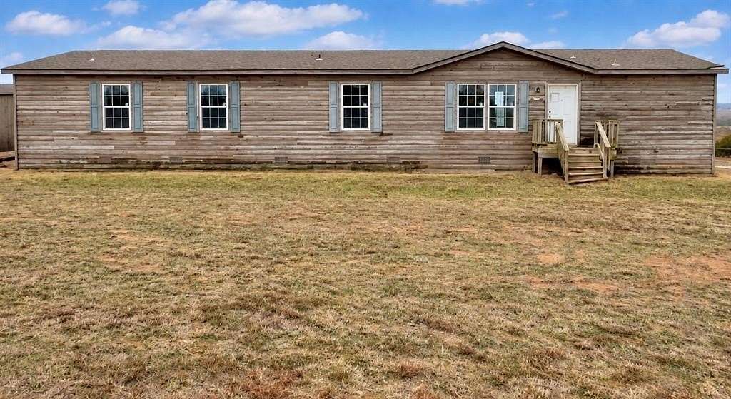 1.52 Acres of Land with Home for Sale in Thomas, Oklahoma