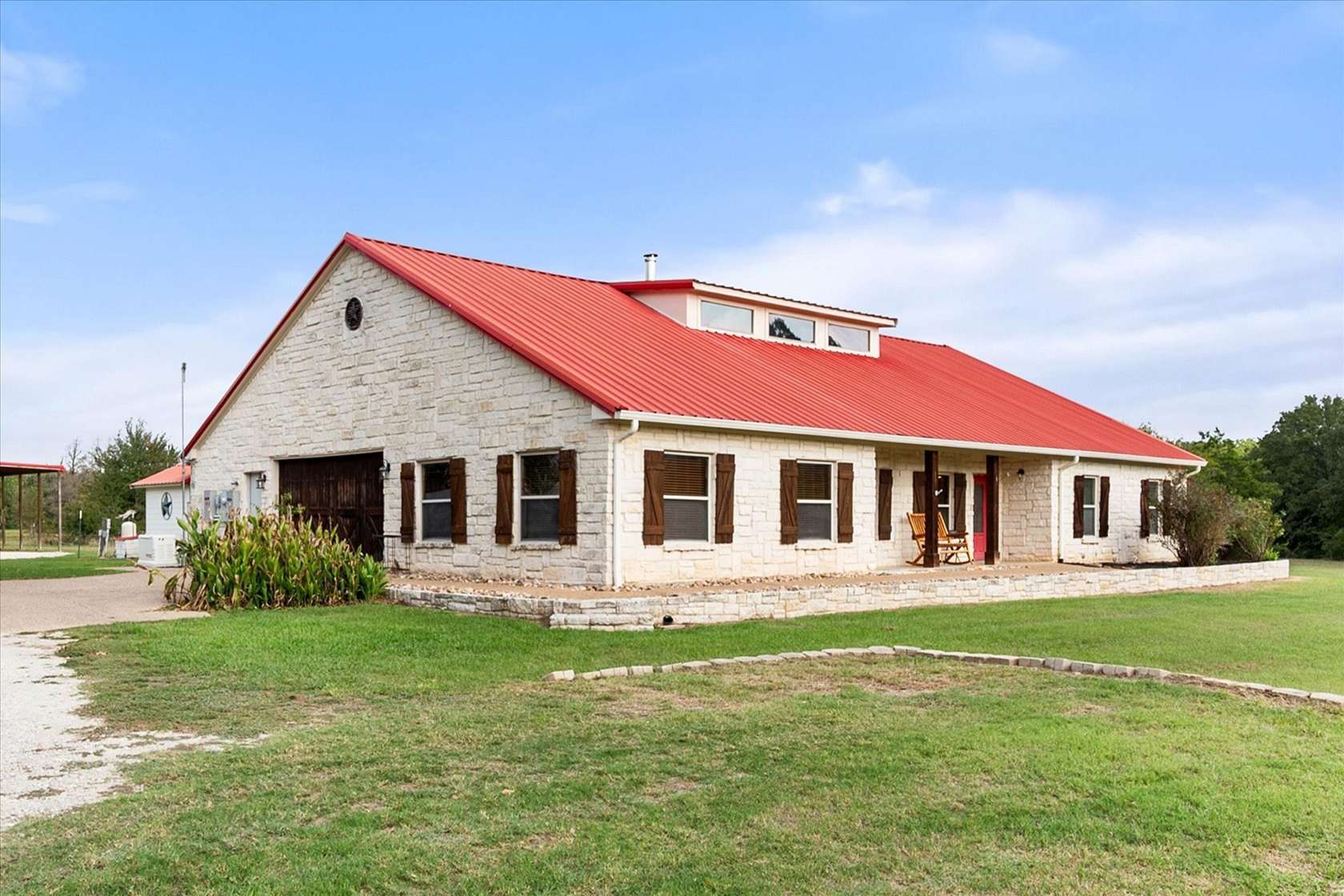 19 Acres of Recreational Land with Home for Sale in Fairfield, Texas