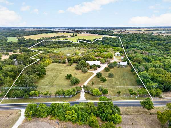 32.7 Acres of Land with Home for Sale in Waxahachie, Texas