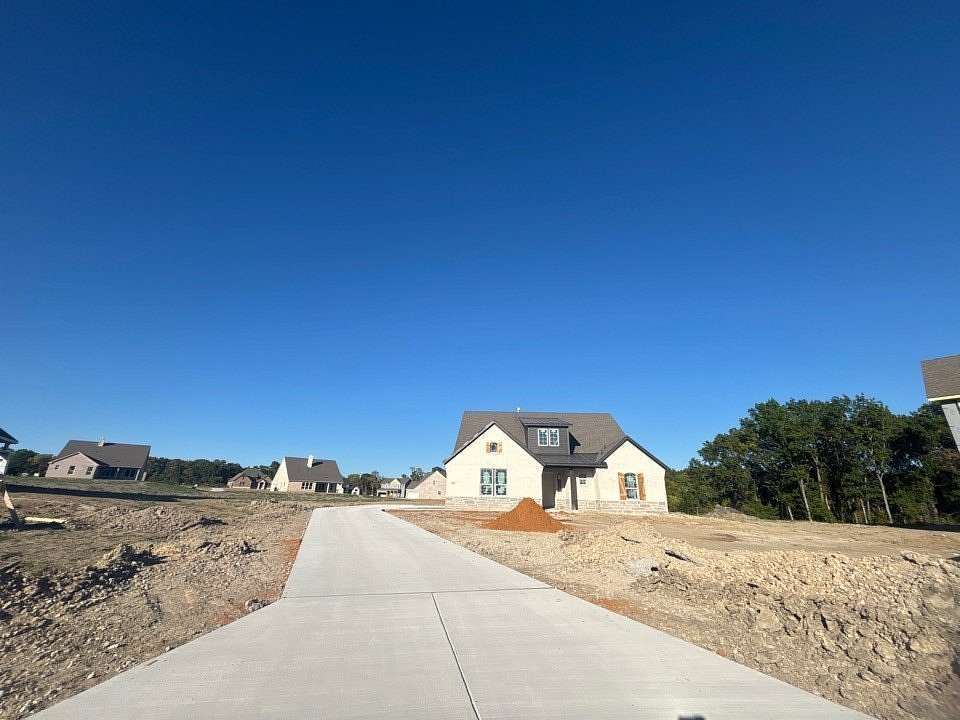 2.6 Acres of Land with Home for Sale in Van Alstyne, Texas