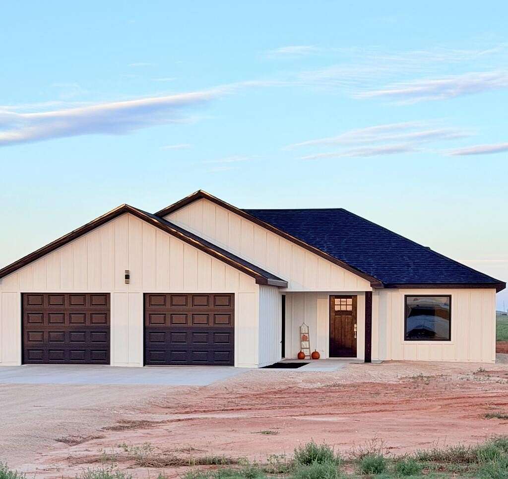 1.56 Acres of Land with Home for Sale in Seminole, Texas