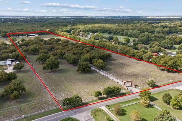 20 Acres of Land with Home for Sale in Lowry Crossing, Texas