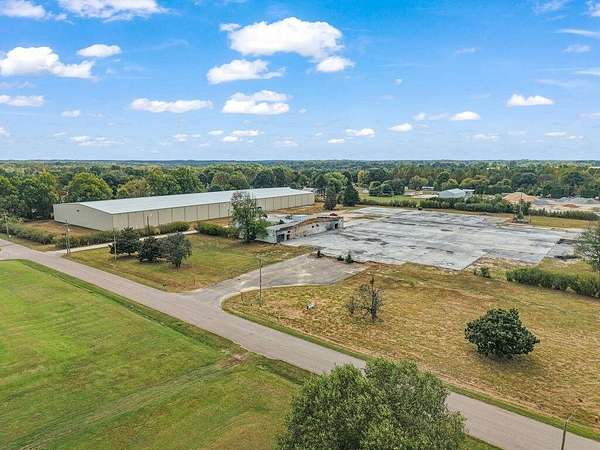 13.3 Acres of Commercial Land for Sale in Henry, Tennessee