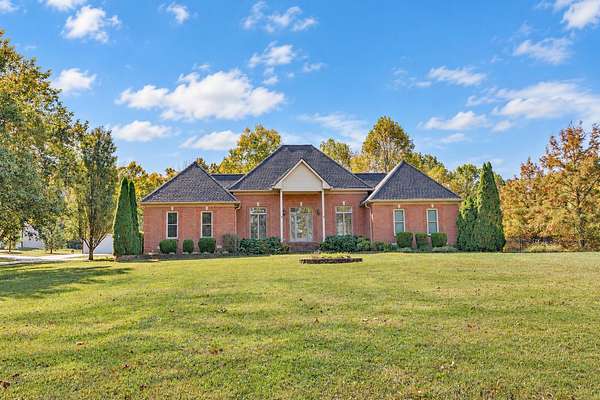 10 Acres of Land with Home for Sale in Springfield, Tennessee