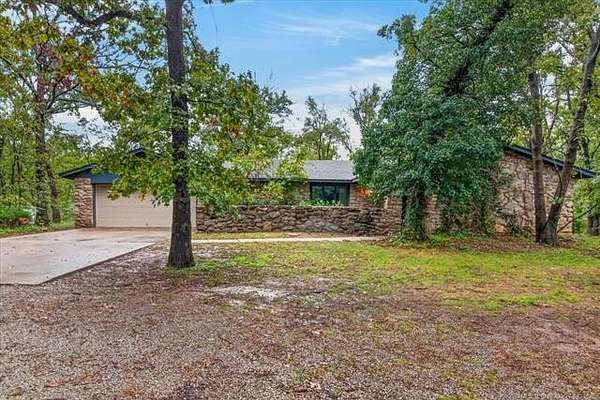 13.4 Acres of Recreational Land with Home for Sale in Ochelata, Oklahoma