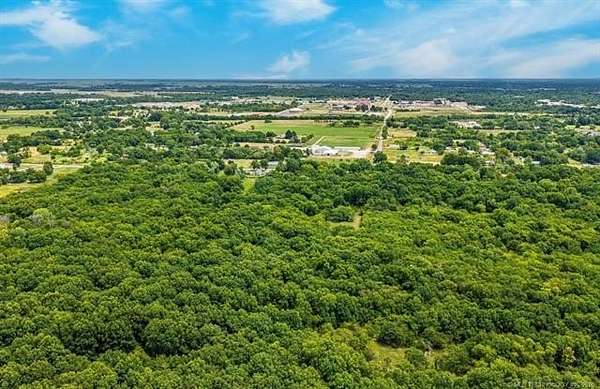 10 Acres of Land for Sale in Okmulgee, Oklahoma