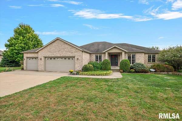 2.56 Acres of Land with Home for Sale in Mechanicsburg, Illinois