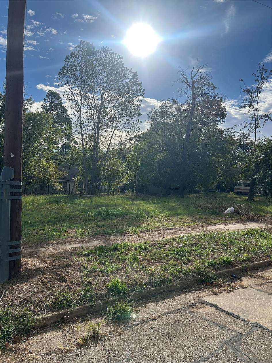 0.26 Acres of Residential Land for Sale in Paris, Texas