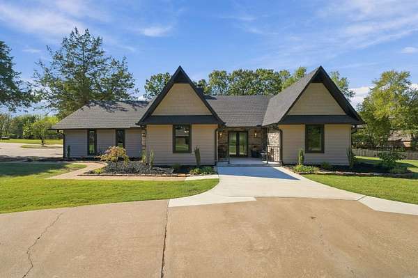1.58 Acres of Land with Home for Sale in Searcy, Arkansas
