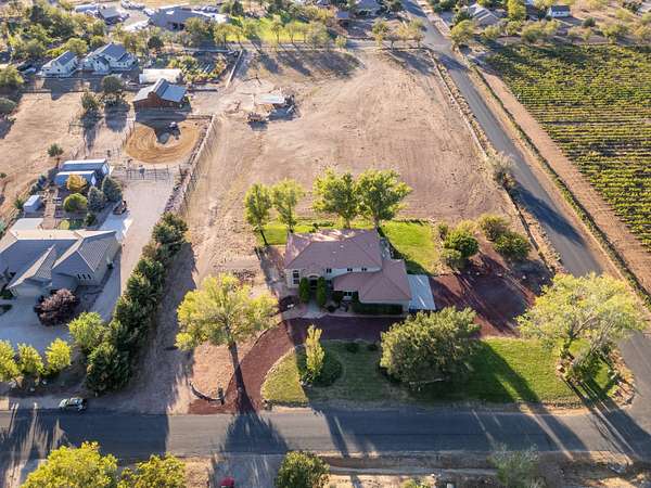 4.63 Acres of Land with Home for Sale in Dammeron Valley, Utah