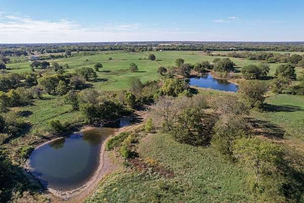 161 Acres of Agricultural & Residential Land for Sale in Cumby, Texas
