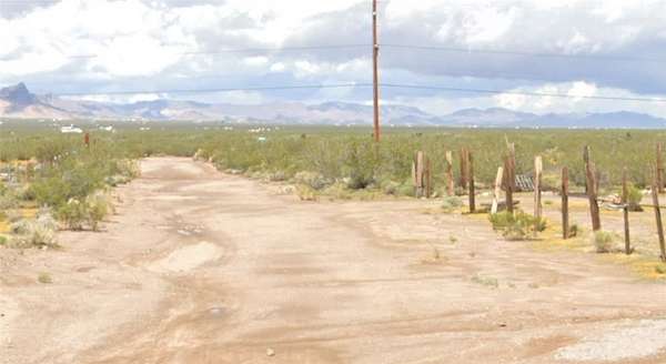1.23 Acres of Residential Land for Sale in Golden Valley, Arizona