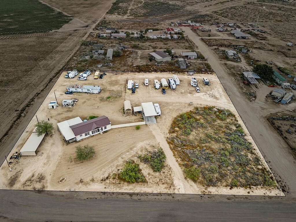 3 Acres of Improved Mixed-Use Land for Sale in Stanton, Texas