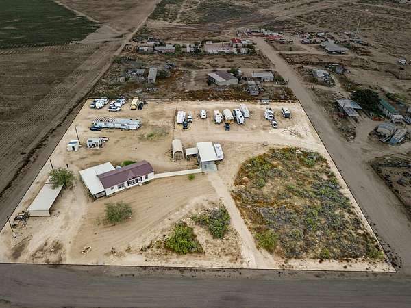 3 Acres of Improved Mixed-Use Land for Sale in Stanton, Texas