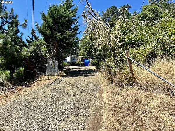 2 Acres of Residential Land for Sale in Roseburg, Oregon