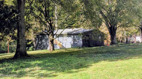4.6 Acres of Land with Home for Sale in Oak Ridge, Tennessee