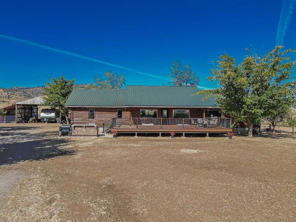 10.3 Acres of Land with Home for Sale in Montague, California