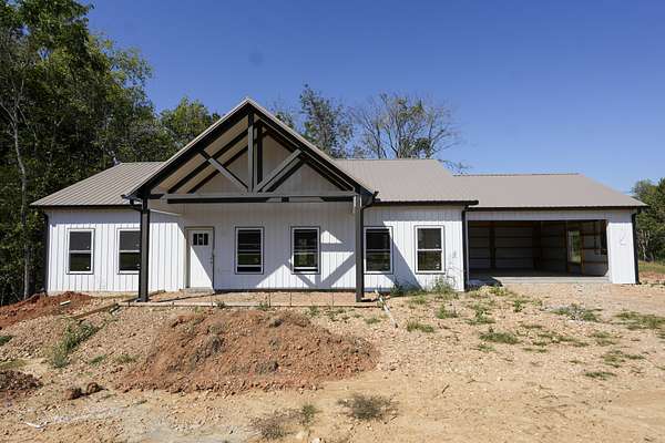 4.44 Acres of Land with Home for Sale in Woodlawn, Tennessee
