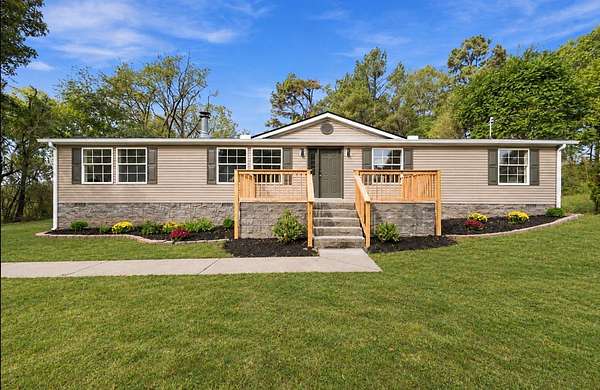 1.5 Acres of Land with Home for Sale in Bon Aqua, Tennessee