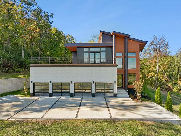 2.15 Acres of Land with Home for Sale in Nashville, Tennessee