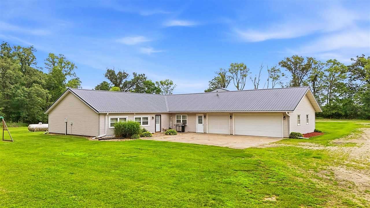 5 Acres of Land with Home for Sale in Columbus Junction, Iowa