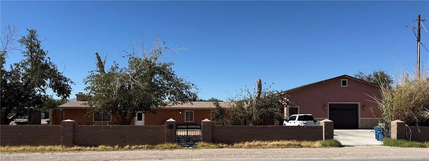 2.5 Acres of Land with Home for Sale in Las Vegas, Nevada