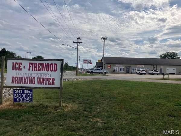 3 Acres of Commercial Land for Sale in Carlyle, Illinois