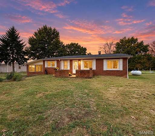 5 Acres of Land with Home for Sale in Alton, Illinois