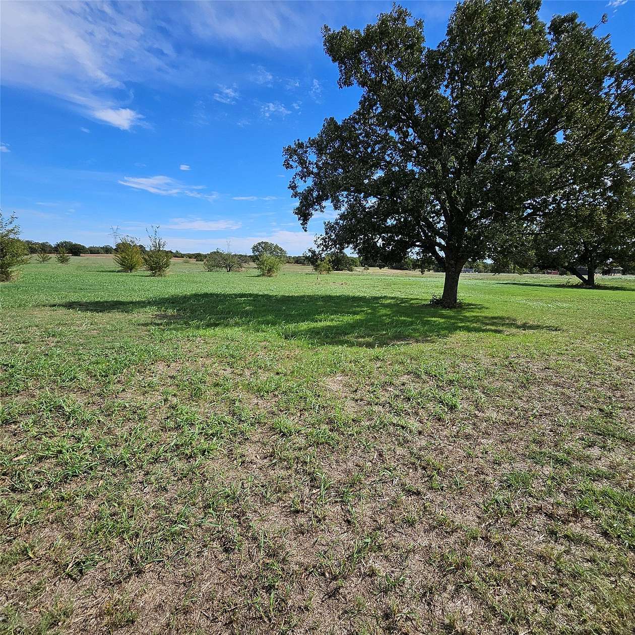 5 Acres of Residential Land for Sale in Alvord, Texas