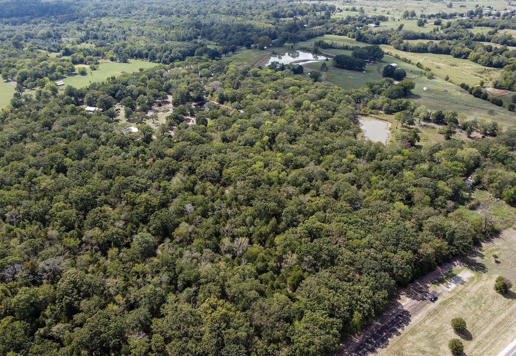 16 Acres of Land for Sale in Van, Texas