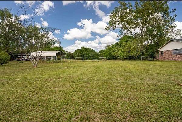 1.5 Acres of Residential Land for Sale in Ben Wheeler, Texas