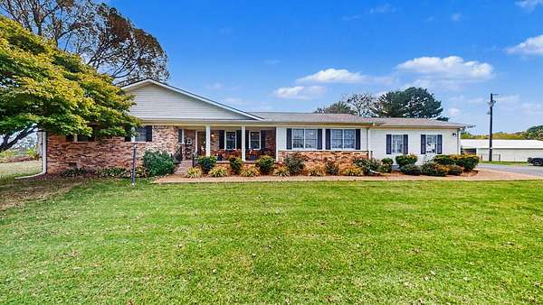 15 Acres of Land with Home for Sale in Paris, Tennessee