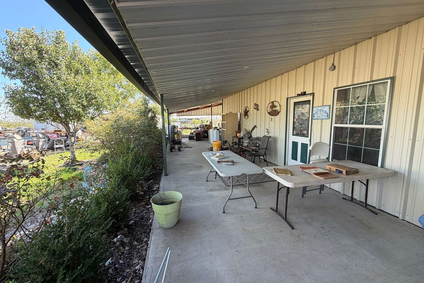 2.1 Acres of Improved Mixed-Use Land for Sale in Quinlan, Texas