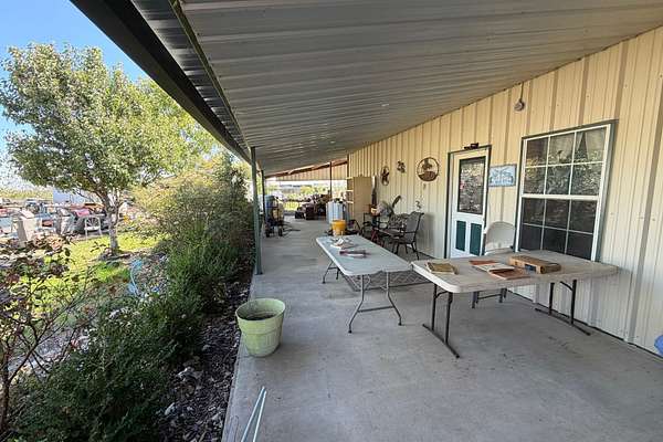 2.1 Acres of Improved Mixed-Use Land for Sale in Quinlan, Texas